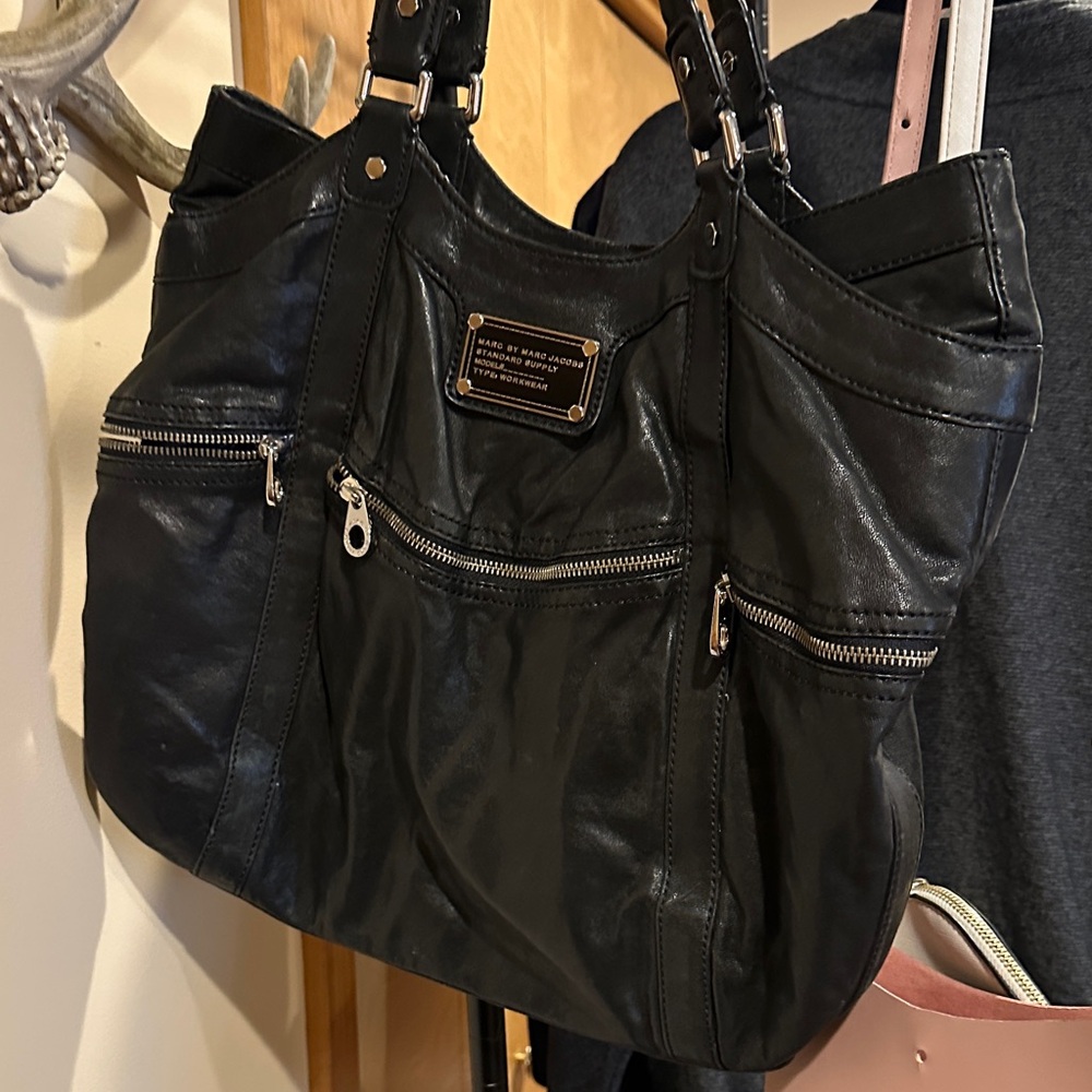 Chic Black Leather Shoulder Bag - Picture 3 of 13